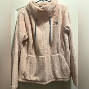 Pink women’s fleece pull over. EUC. No damage